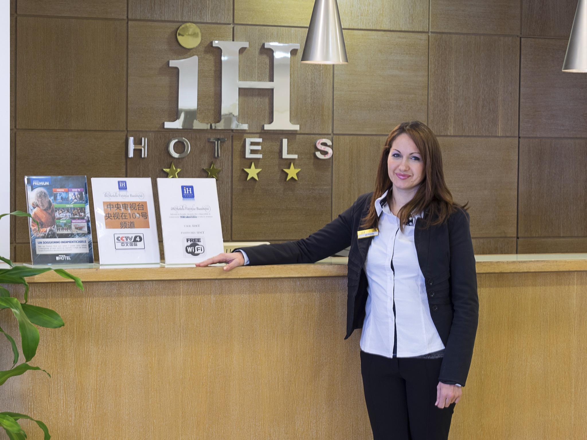 Ih Hotels Firenze Business Скандичи Екстериор снимка