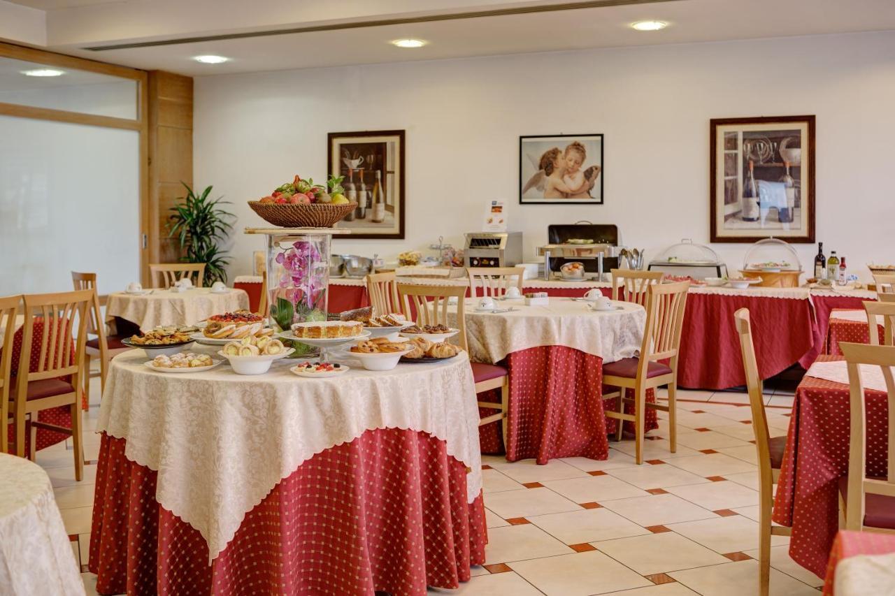 Ih Hotels Firenze Business Скандичи Екстериор снимка